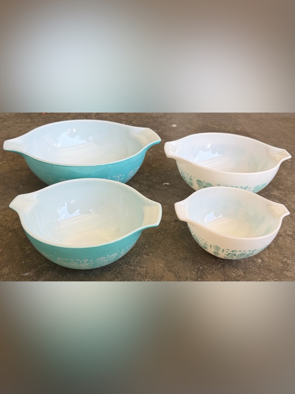 Vtg Pyrex Amish Butterprint Cinderella handled bowls, complete set: 441-444 - Picture 3 of 3
